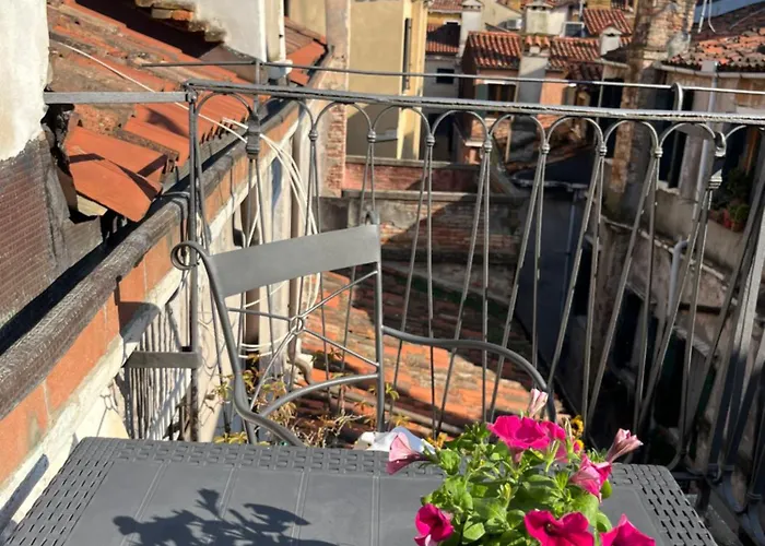 Romantic Rialto Apartment